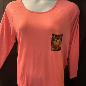 Nuoxi Coral and Leopard T-Shirt pocket